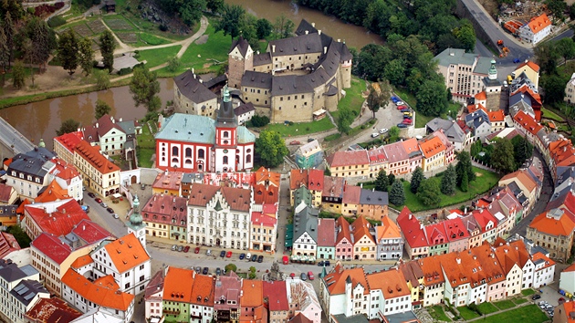 Goticko-románský hrad Loket na Karlovarsku Goticko-románský hrad Loket na Karlovarsku