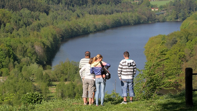 Jedno ze stanovi nauné stezky je na vrchu Semenec v Týn nad Vltavou. Nabízí