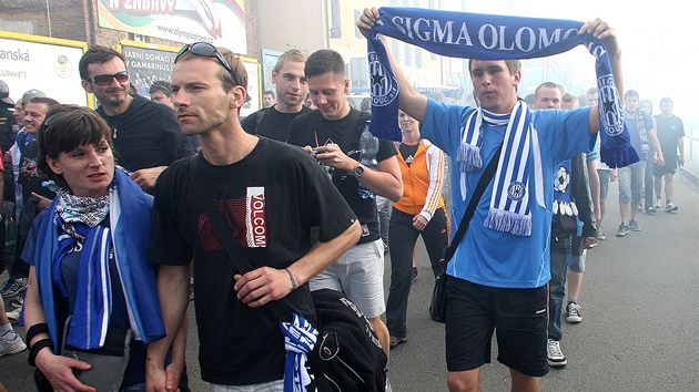 Fanouci Sigmy Olomouc pijeli do Plzn na fotbalov  utkn se Spartou Praha. 