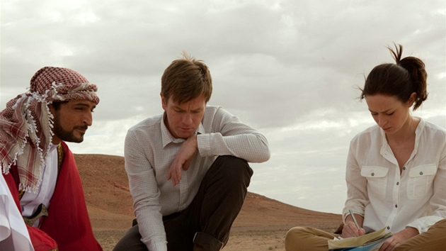 Amr Waked, Ewan McGregor a Emily Bluntov ve filmu Lov losos v Jemenu (2011)