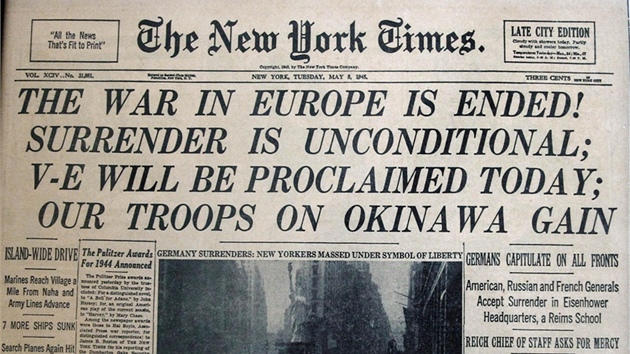 Titulní strana New York Times k 8. kvtnu 1945 informuje o kapitulaci Nmecka.
