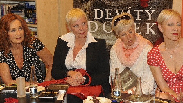Simona Staová, Kateina Kornová, Marcela Bezinová a Renata Drössler