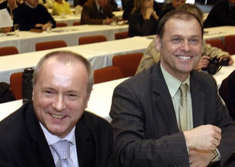 Spoluzakladatelé firmy IZIP politik Miroslav Ouzký (vlevo) a léka Pavel Hronek