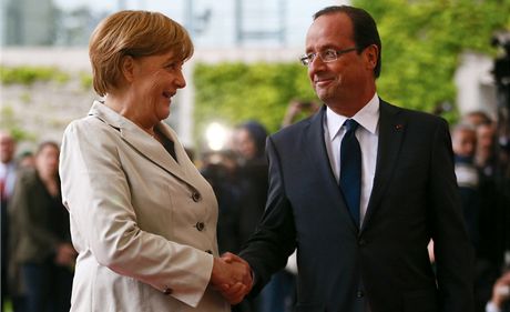 Nmecká kancléka Angela Merkelová vítá v Berlín nového francouzského