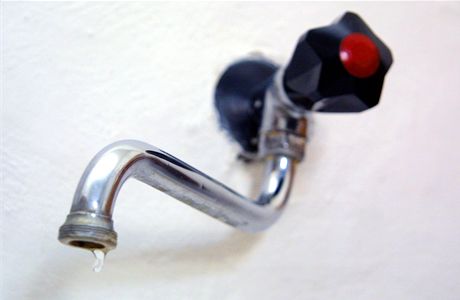Dodávky teplé vody pro 24 tisíc domácností v Hradci Králové budou perueny v úterý po celý den (ilustraní foto).