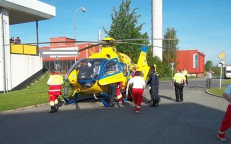 Zásah záchraná u pádu chlapeka z okna v Holicích (10. kvtna 2012)
