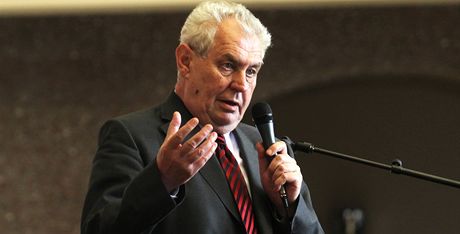 Zeman a Fischer pomalu, ale jist piostují ve vzájemných útocích.