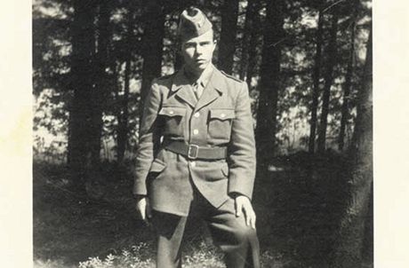Rudolf Fuksa v uniform písluníka pohraniní stráe