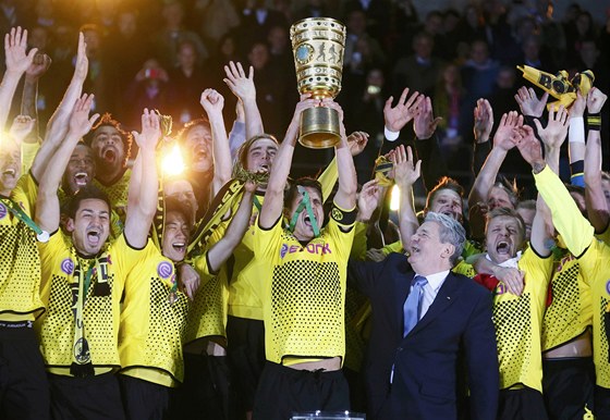 DOUBLE. Fotbalisté Dortmundu zvítzili ve finále Nmeckého poháru, a získali
