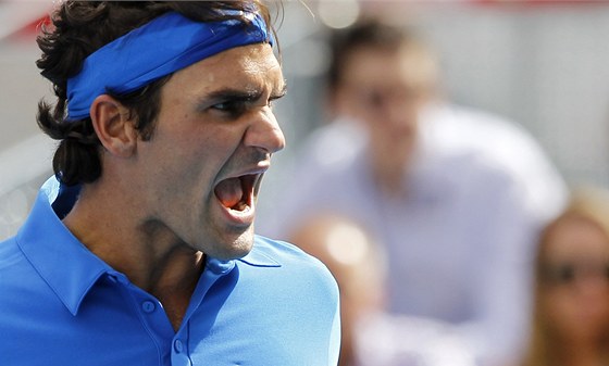 Roger Federer se raduje z vítzství nad Tomáem Berdychem ve finále turnaje v