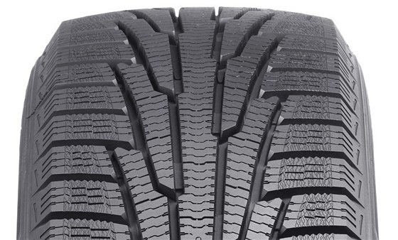 Zimní pneumatiky mají nejen hrubí vzorek, ale i mkí sms, která lépe drí na vozovce pi nízkých teplotách.
