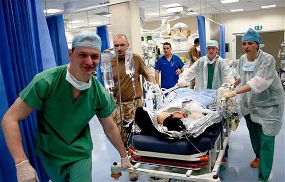 eský chirurgický tým v afghánském Kábulu