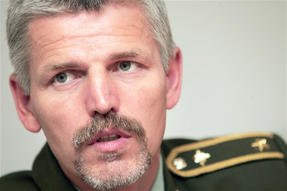 Petr Pavel, jet ve funkci brigádního generála (jmenován v roce 2002). V roce 2010 se stal generálmajorem, letos pi výroí konce druhé svtové války ho prezident Václav Klaus povýil na generálporuíka.