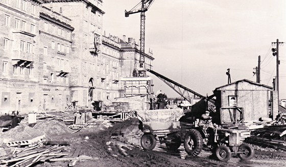 Výstava ukazuje i výstavbu nové Poruby v padesátých letech minulého století.