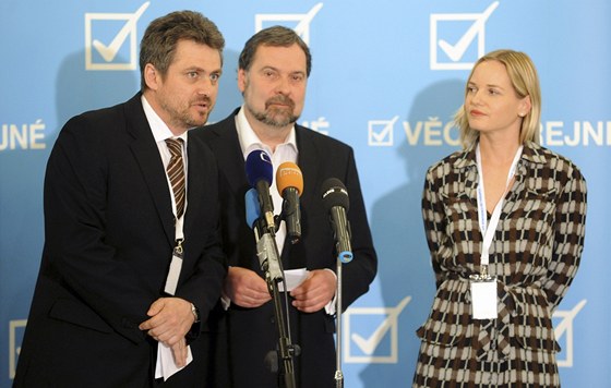 Místopedseda strany Jií Kohout, pedseda Radek John a místopedsedkyn Kateina Klasnová se rozhodli kandidovat na post éfa VV.