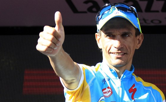 JEDNIKOU JE ROMAN. Italský cyklista Paolo Tiralongo dostal vyinno za svoje chování ve 14. etap Gira a slíbil plnou podporu Kreuzigerovi.