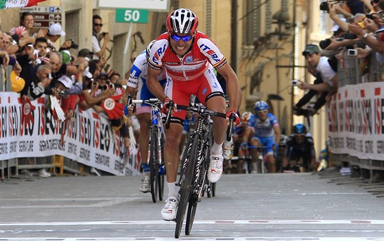 CÍLOVÁ ROVINKA. Joaquim Rodriguez si jede pro vítzství v desáté etap Gira. 