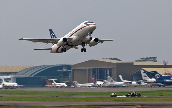 Suchoj Superjet S-100 je první ruský dopravní letoun vyrobený po rozpadu SSSR....