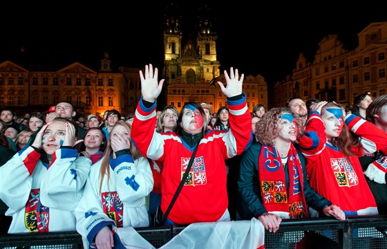 Fandit hokeji na Staromstské námstí pravideln pichází tisíce lidí.