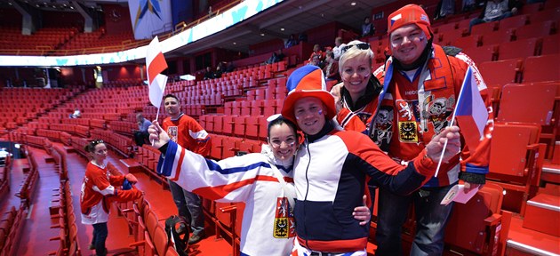 POLOPRÁZDNÁ HALA. Na tribunách haly Globen se při utkáních, v nichž nehrají... POLOPRÁZDNÁ HALA. Na tribunách haly Globen se při utkáních, v nichž nehrají...