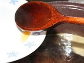 Med si během vaření průběžně testujte: jednoduše trochu kápněte na talířek a