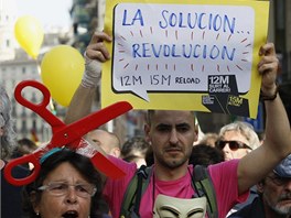 Konzervativní vláda premiéra Mariana Rajoye zavádí radikální krty, ale obané...