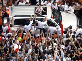 Poslankyn Su ij. Píznivci vítají nkdejí barmskou disidentku a souasnou...
