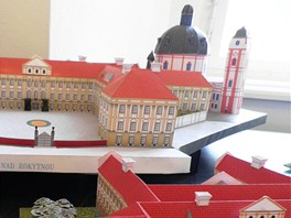 Na zmku v Dobi je vystaveno 30 paprovch model hrad a zmk
