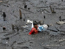 Pátení poár chudinské tvrti filipínské Manily zanechal na deset tisíc...