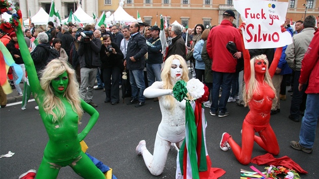 Vlet do Itlie, kde ukrajinsk feministky protestovaly proti bvalmu premirovi Silvio Berlusconimu a jeho sexulnm afrm. 