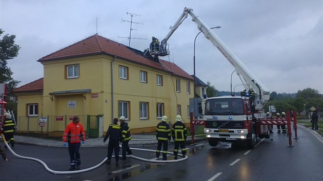 Zásah hasi pi poáru domu v Novohradské ulici.