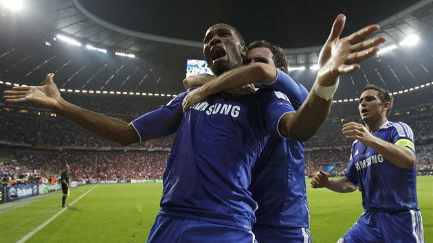 Didier Drogba z Chelsea vstelil ve finle fotbalov Ligy mistr vyrovnvac gl do brny Bayernu Mnichov.