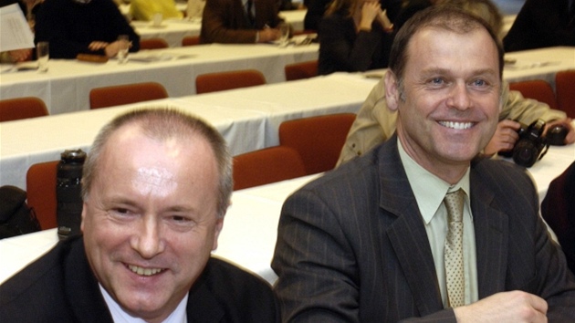Spoluzakladatelé firmy IZIP politik Miroslav Ouzký (vlevo) a lékař Pavel Hronek Spoluzakladatelé firmy IZIP politik Miroslav Ouzký (vlevo) a lékař Pavel Hronek