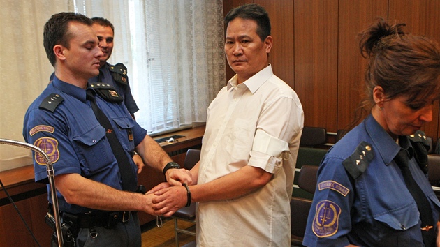 Dinh Ngoc Le ped vyhláením rozsudku na Krajském soudu v Ostrav. (18. kvtna