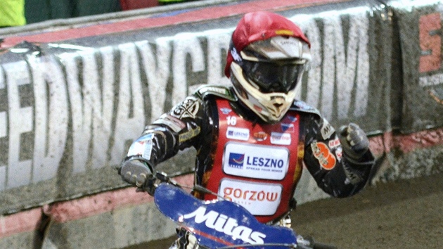 ČESKÝ ÚSPĚCH. Josef Franc vyhrál patnáctou rozjíždku a nadchl fanoušky. ČESKÝ ÚSPĚCH. Josef Franc vyhrál patnáctou rozjíždku a nadchl fanoušky.