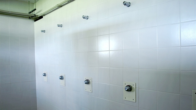 DN LUXUS. Takov sprchy ekaj na esk fotbalisty na stadionu v Bad Waltersdorfu.