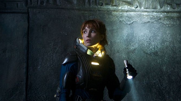 Z filmu Prometheus, Noomi Rapaceov jako vdkyn Elisabeth Shawov