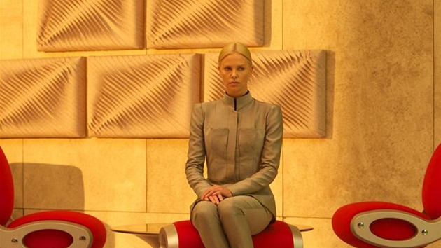 Z filmu Prometheus, Charlize Theronová jako Meredith Vickersová