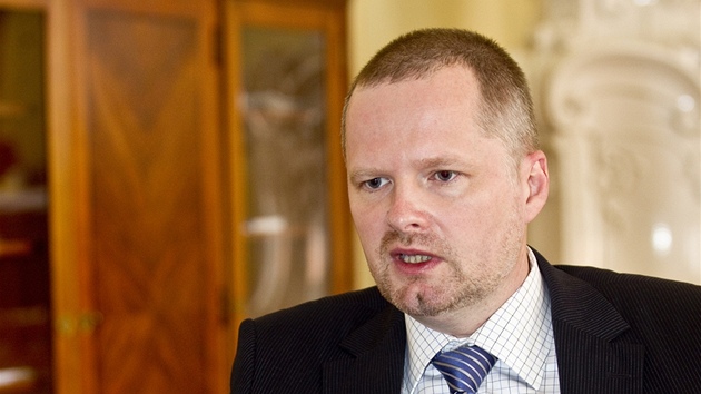 Ministr školství Petr Fiala při rozhovoru pro MF DNES (17. května 2012) Ministr školství Petr Fiala při rozhovoru pro MF DNES (17. května 2012)