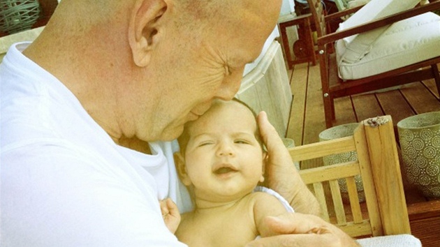 Bruce Willis a jeho dcera Mabel (10. kvtna 2012)