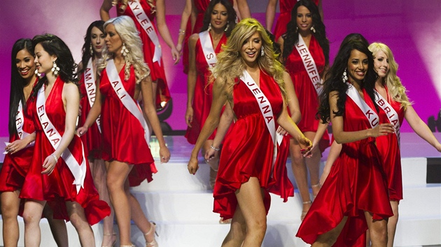 Jenna Talackova a dalí soutící na Miss Universe Canada 2012