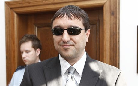 Ale Trpiovský u Krajského soudu v Praze (29. 5. 2012)