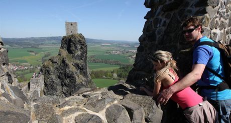 Trosky, oblíbený cíl turist z eska i zahranií.