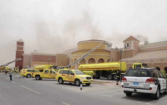 Hasiské sbory bojují s rozsáhlým poárem obchodního centra v katarském Dauhá