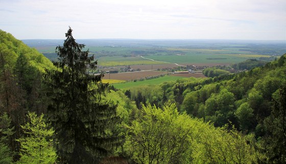 Pohled z vyhlídky Díví kámen na Temonici