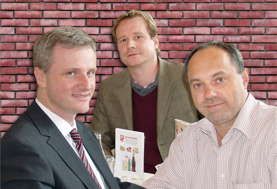 Odborníci na vymáhání dluh: (zleva) Vladimír Vachel, Cyril Mores a Vladimír