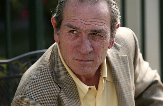 Tommy Lee Jones ve filmu V elektrizující mlze 