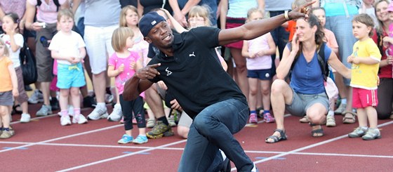 Usain Bolt zavítal mezi dti na mítink okoládová tretra.