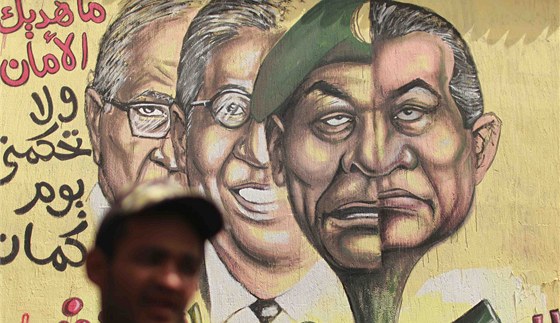 Malba na káhirské zdi ukazuje dva kandidáty na prezidenta afíka a Músu