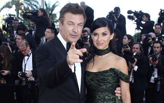 Alec Baldwin a jeho ena Hilaria (Cannes 2012)